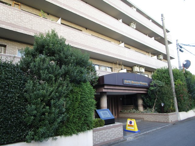 桶川市鴨川　中古マンションのエントランス