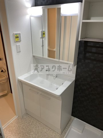 エヌエムキャトフヴァンセットの独立洗面台|エヌエムキャトフヴァンセット（JR柏原駅）