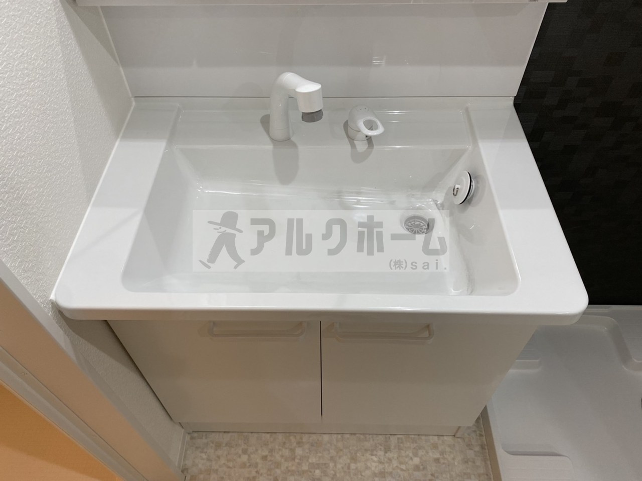 エヌエムキャトフヴァンセットの独立洗面台|エヌエムキャトフヴァンセット（JR柏原駅）