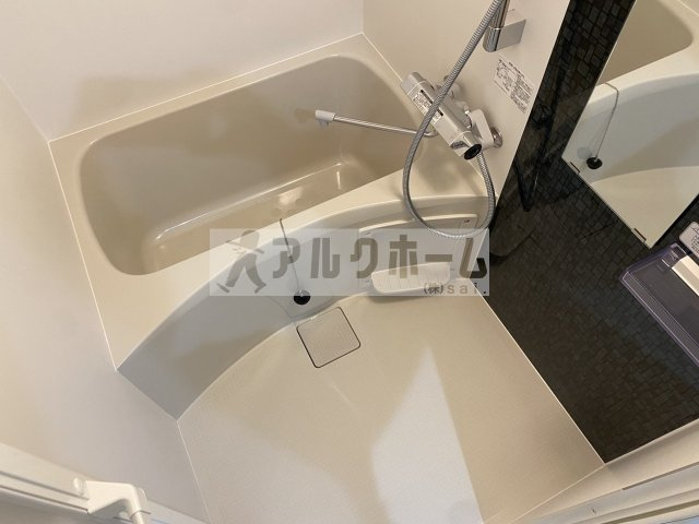 エヌエムキャトフヴァンセットの浴室|エヌエムキャトフヴァンセット（JR柏原駅）