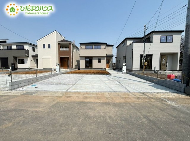 深谷市稲荷町北　第2　新築一戸建て　リーブルガーデン　08の駐車場|並列駐車3台可能でカーライフも楽しめちゃう(/ω＼)♪