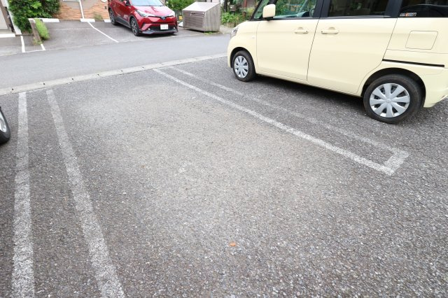 TNサニーハイツの駐車場