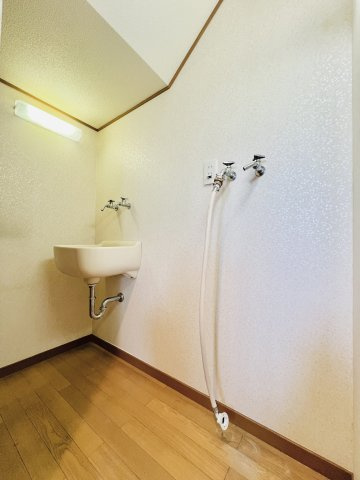 伊勢崎市山王町のその他共用部分|洗面所とは別に洗濯機置き場があるので、スペースも有効活用できます♪
