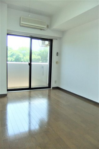 リヴェールビッグパインの洋室|日当たりの良い洋室ですよ