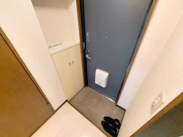 エムス金剛の玄関|同マンション別部屋