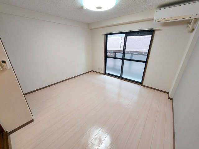 エムス金剛の洋室|同マンション別部屋
