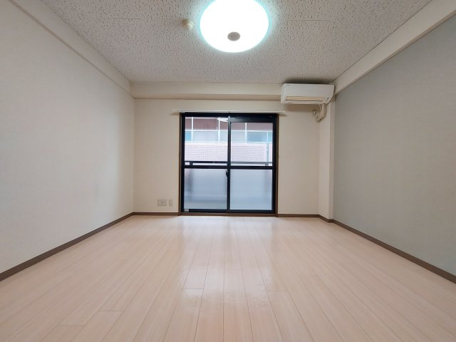 エムス金剛の居間・リビング|同マンション別部屋