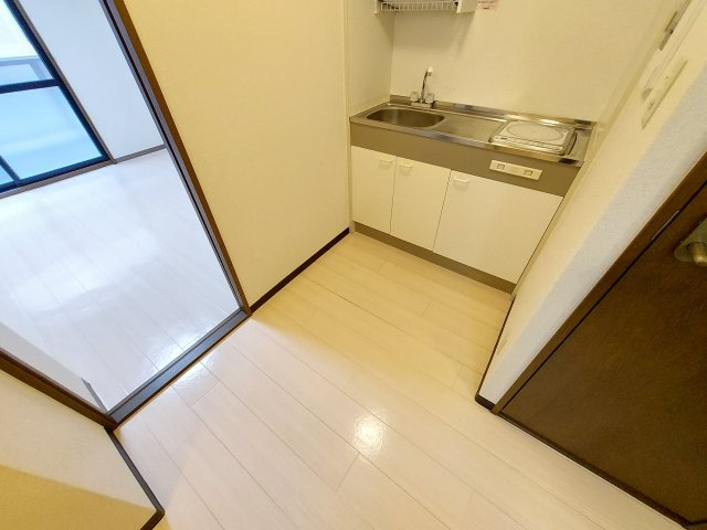 エムス金剛のキッチン|同マンション別部屋