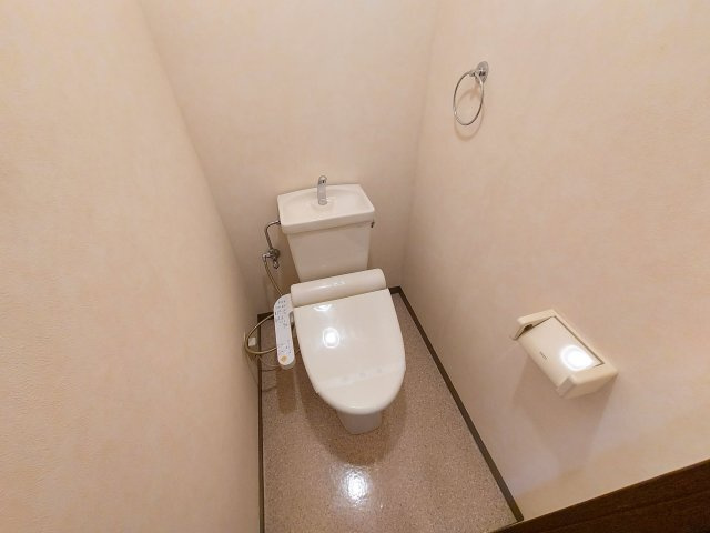 エムス金剛のトイレ|同マンション別部屋