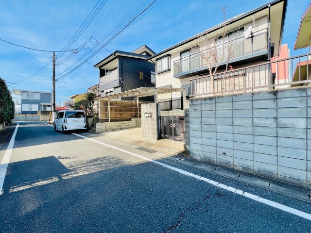 高崎市八幡町の前面道路含む現地写真|閑静な住宅地で、車の通りも少なく駐車も楽々♪