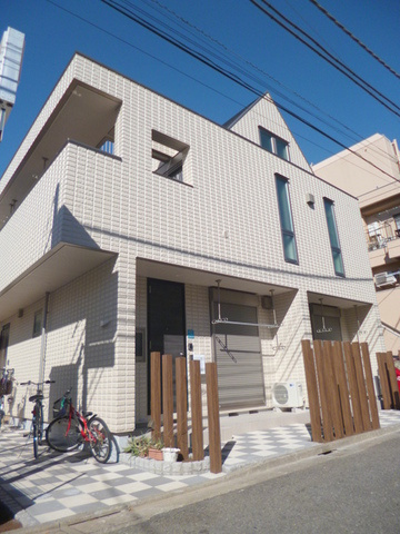 アリエスのエントランス|駅から暗い道が無く女性の夜道も安心