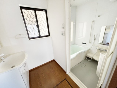 【洗面所】 | 八尾市緑ヶ丘　中古戸建て
