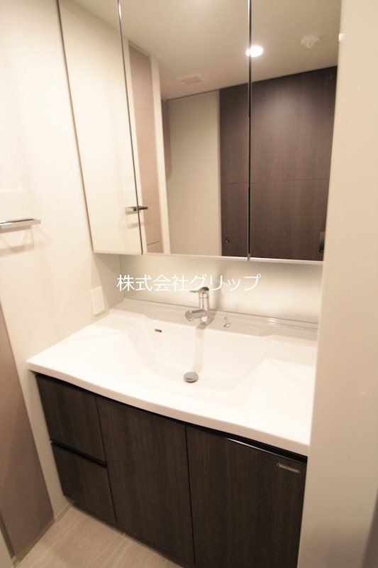 ラティエラ横濱大通り公園の独立洗面台