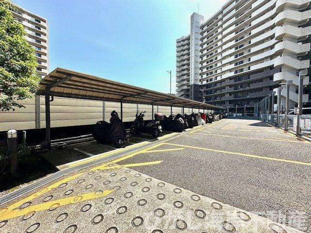オクトス湘南茅ヶ崎ヴィスタヒルの駐車場|敷地内二輪車置場