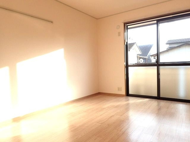 【居間・リビング】 | ファミールSETA | 使いやすい居間です