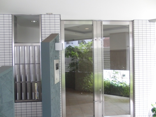 大阪市淀川区十三東１丁目の賃貸マンションのエントランス