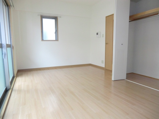 大阪市淀川区十三東１丁目の賃貸マンションの居間・リビング