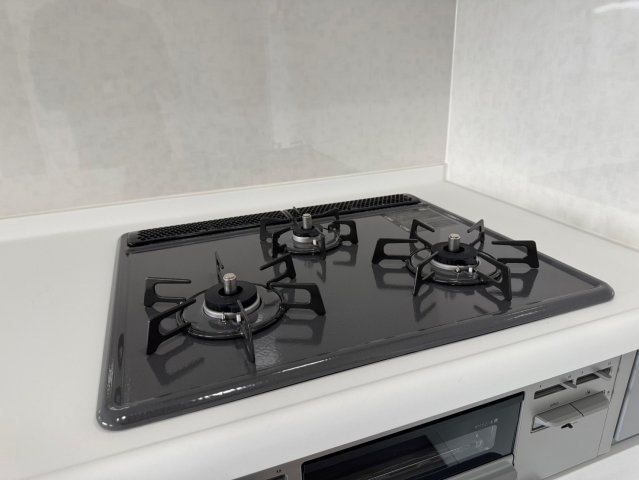 メゾン舞子ショアー　のキッチン|３口コンロです。