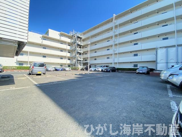 シーサイドパレス平塚の駐車場|敷地内駐車場