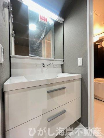 シーサイドパレス平塚の独立洗面台|新規リフォーム完了！　三面鏡化粧台