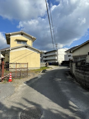 桑原3丁目土地の外観|南面道路です。