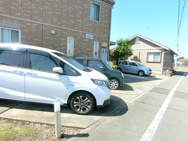 プレミールBの駐車場