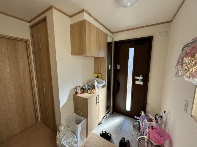 ‐三丁目不動産-熊谷市石原の玄関