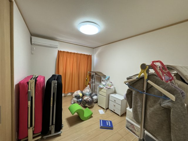 ‐三丁目不動産-　熊谷市石原　平成29年築の洋室