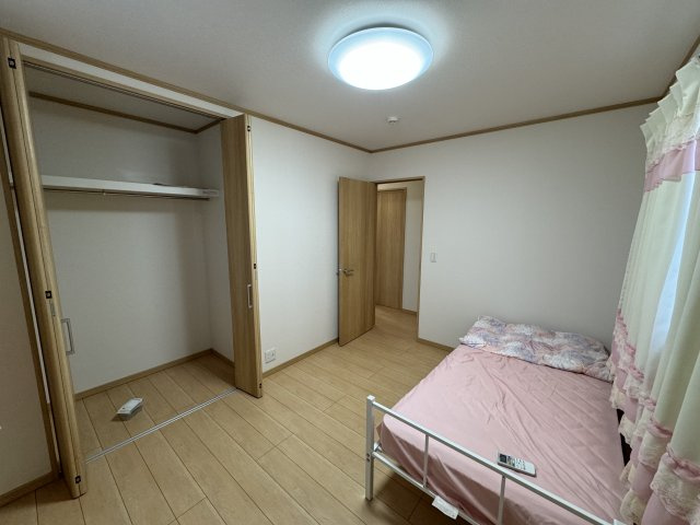 ‐三丁目不動産-熊谷市石原の洋室