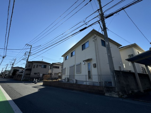 ‐三丁目不動産-　熊谷市石原　平成29年築の前面道路含む現地写真