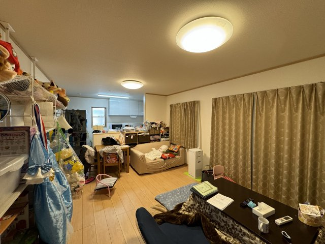 ‐三丁目不動産-　熊谷市石原　平成29年築の居間・リビング