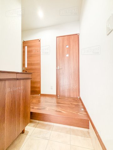 autorimessaの玄関|シューズボックス付きの玄関です☆