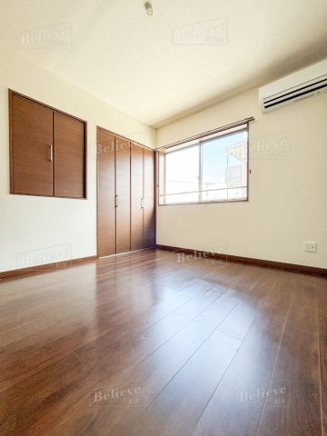 autorimessaの居間・リビング|クローゼット付の洋室です☆