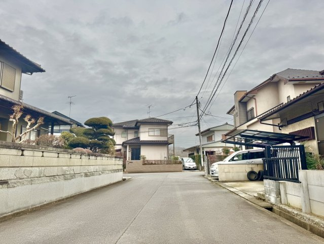 稲敷郡阿見町中古戸建の前面道路含む現地写真