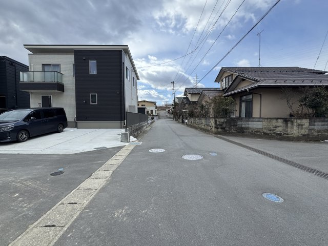 新築戸建　郡山市富久山町27期　GRAFARE　全3棟の前面道路含む現地写真