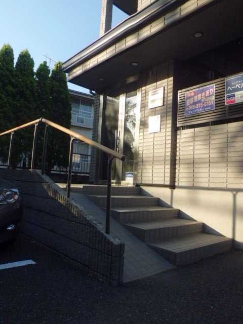 ラ・セジュール新横浜のエントランス