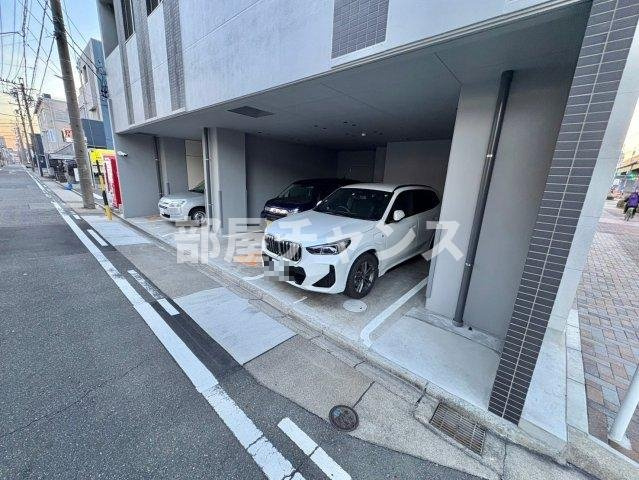 VERITAS SHIRAKANEの駐車場