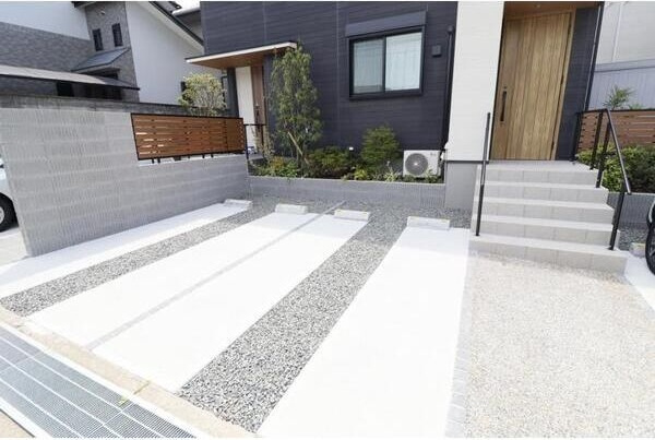 ガーデンテラス逆瀬川の駐車場