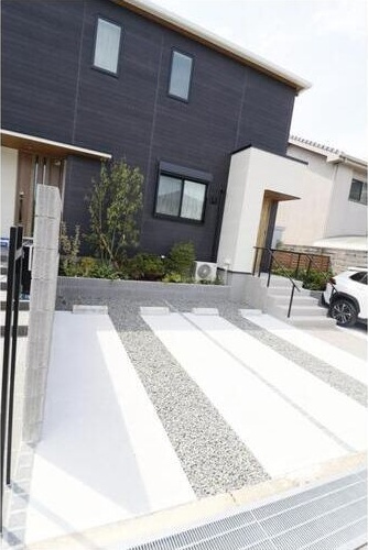 ガーデンテラス逆瀬川の駐車場