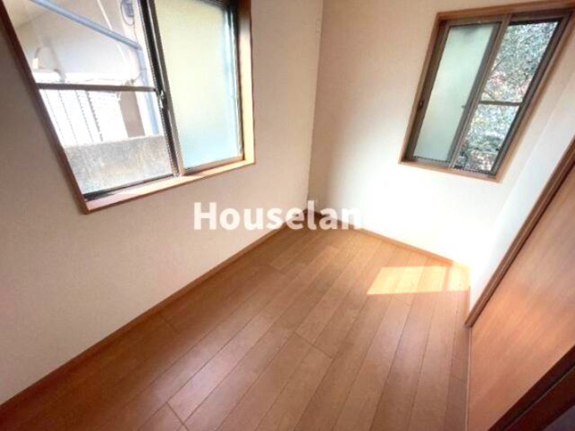 毛見戸建の洋室