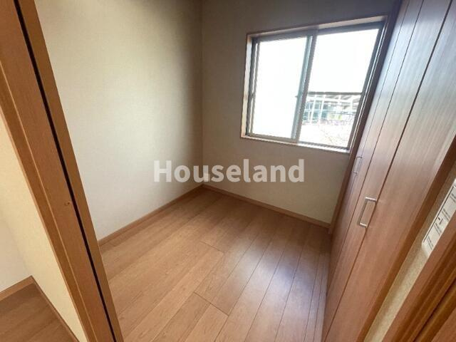 毛見戸建の洋室