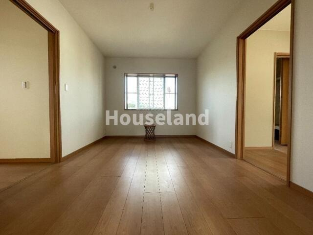 毛見戸建の洋室