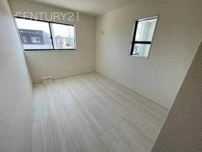 【洋室】 | 藤岡市上戸塚第6 11号棟 | ２面採光の明るい洋室です。