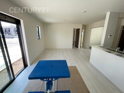 【居間・リビング】 | 藤岡市上戸塚第6 11号棟 | ダイニングテーブルスペース