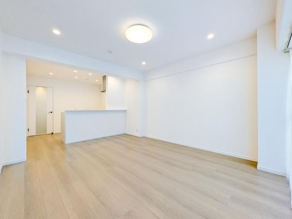 本厚木スカイハイツの居間・リビング|家族が自然と集まるリビングは
落ち着きのある空間です♪