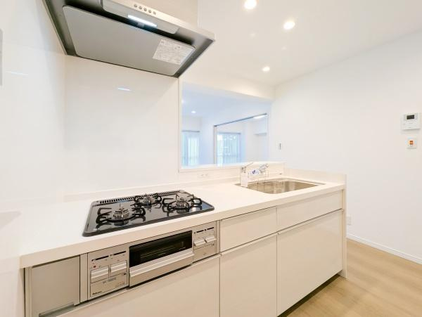 本厚木スカイハイツのキッチン|収納豊富なキッチン。
ここまで収納スペースがあるとキッチン周りをきれいに保てますね！