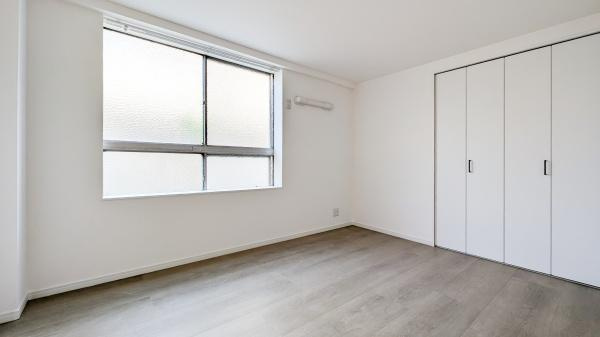 妙蓮寺コーポラスの洋室|クローゼットもあるので収納にも困りません！
荷物が多い方にも安心です。