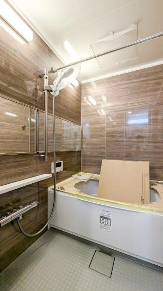 妙蓮寺コーポラスの浴室|広々としたバスルームで一日の疲れをいやして下さい！
もちろん、浴室乾燥機付きです！