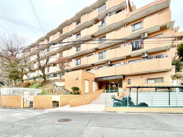 横浜市鶴見区東寺尾３丁目の中古マンションの外観|周辺は落ち着いた街並み。
是非一度、現地へお越しください。
