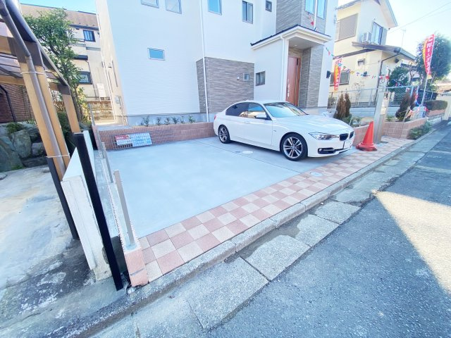 祝　成約済み　八王子市　北野台　新築戸建て　Ⅱ期の駐車場|～仲介手数料無料☆八王子ひなた不動産～八王子市北野台　新築戸建て